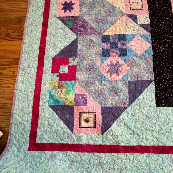 Beautiful Handmade butterfly patch quilt 64 x 65” - Picture 8 of 10